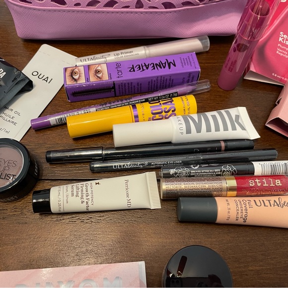 💗MAKE UP DELUXE SAMPLER & PURPLE BEAUTY BAG - Picture 3 of 5